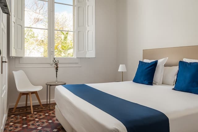 中等浪漫酒店-雙人或雙床房-4