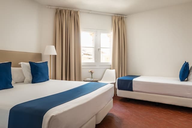 中等浪漫酒店-三人房-2