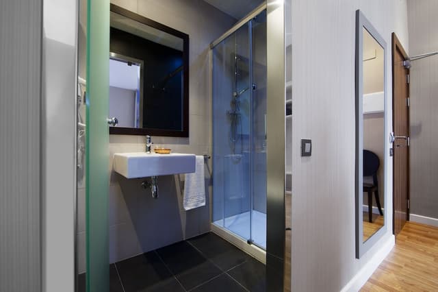 BCN 蘭布拉旅館-基本雙人或雙床房, 私人浴室-7