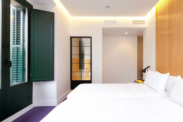 SLEEP’N Atocha – B Corp Certified-Double Room, Balcony-4