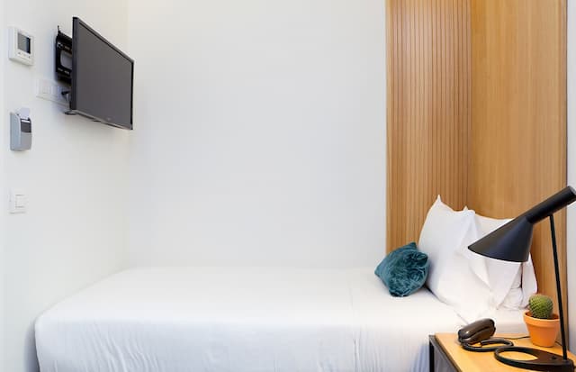 SLEEP’N Atocha – B Corp Certified-Basic Single Room-1