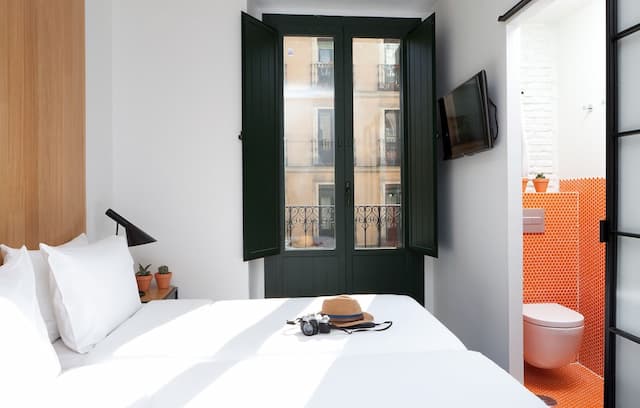 SLEEP’N Atocha – B Corp Certified-Double Room, Balcony-5