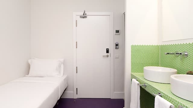 SLEEP’N Atocha – B Corp Certified-Triple Room-2