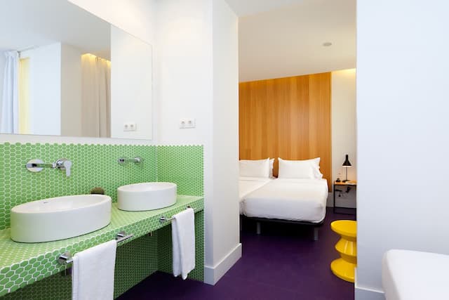 SLEEP’N Atocha – B Corp Certified-Triple Room-1