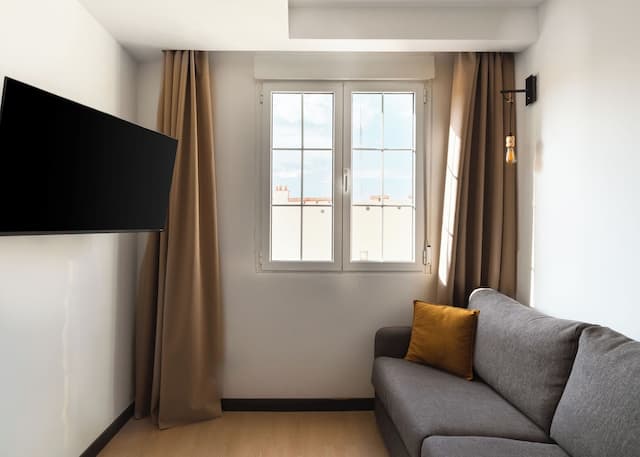 Limehome Madrid Calle de la Madera-Comfort Studio with Sofa Bed-2