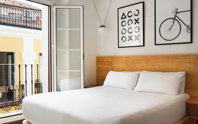 Limehome Madrid Calle de la Madera-One-Bedroom Apartment with Balcony-1