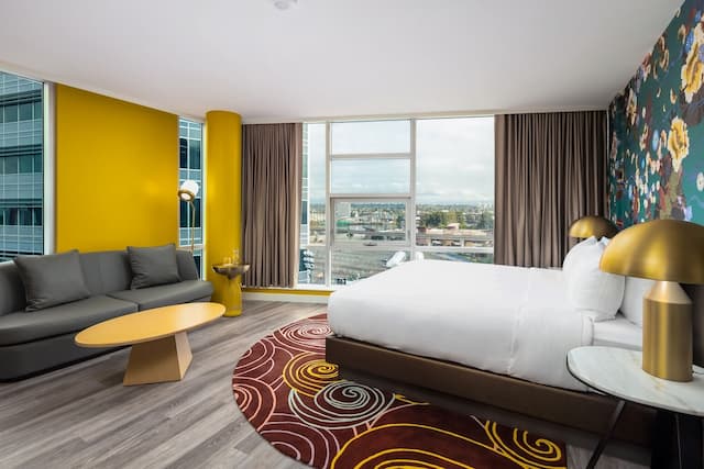 Versante Hotel-Deluxe Room, 1 King Bed, Corner-1