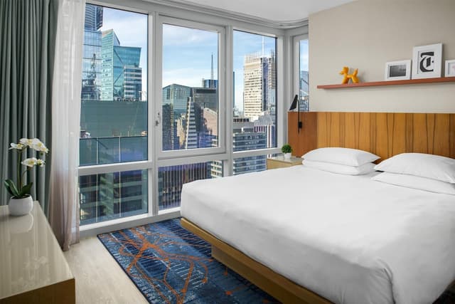 ハイアット セントリック タイムズ スクエア ニューヨーク-ルーム キングベッド 1 台 バリアフリー (Times Square View, Roll-In Shower)-1