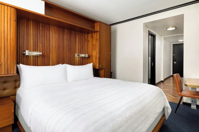 Le Meridien New York, Central Park by Marriott-Classic King Reserve Room-1
