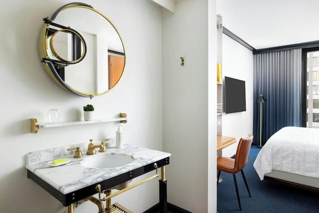 Le Meridien New York, Central Park by Marriott-Classic King Reserve Room-8