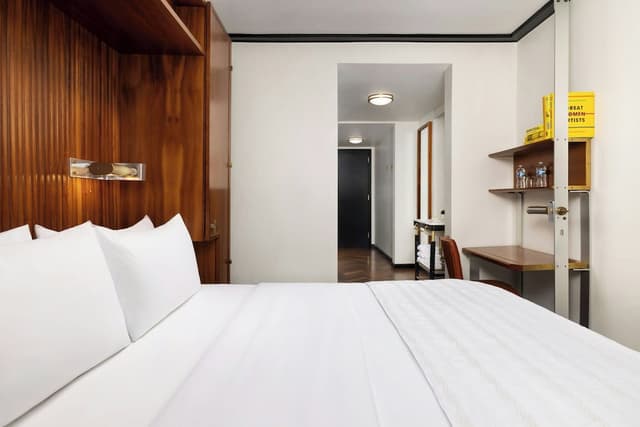Le Meridien New York, Central Park by Marriott-Classic King Reserve Room-9