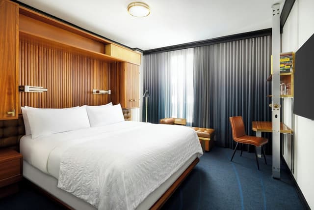 Le Meridien New York, Central Park by Marriott-Classic Room, 1 King Bed-6