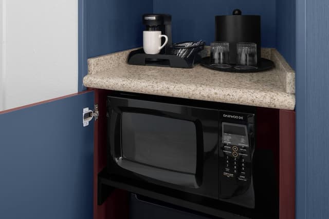 休士頓金伍德庭院飯店-客房, 1 張特大雙人床和 1 張沙發床-6