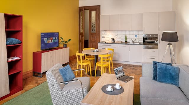 아트 하우스 아파트먼트 바이 애드레즈 리빙-Two Bedroom Apartment with Balcony-11