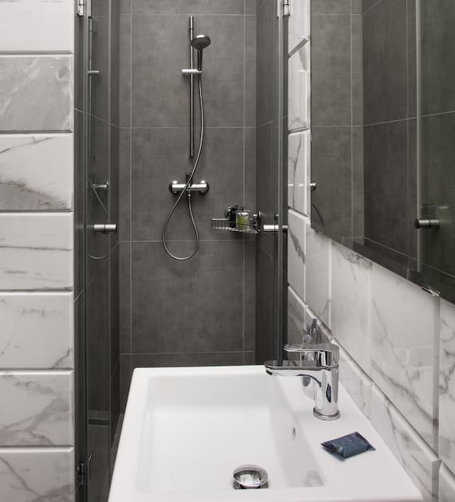 아트 하우스 아파트먼트 바이 애드레즈 리빙-Two Bedroom Apartment with Balcony-14