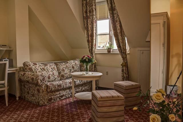 Hotel Augusta-Junior Suite-2