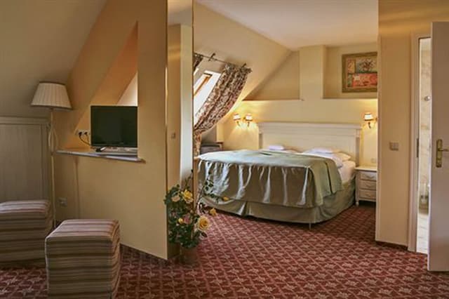 Hotel Augusta-Junior Suite-4