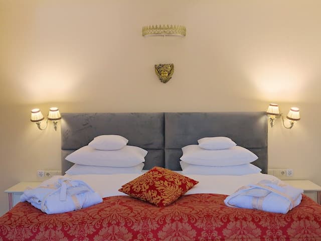 Hotel Augusta-Suite with balcony and spa-1