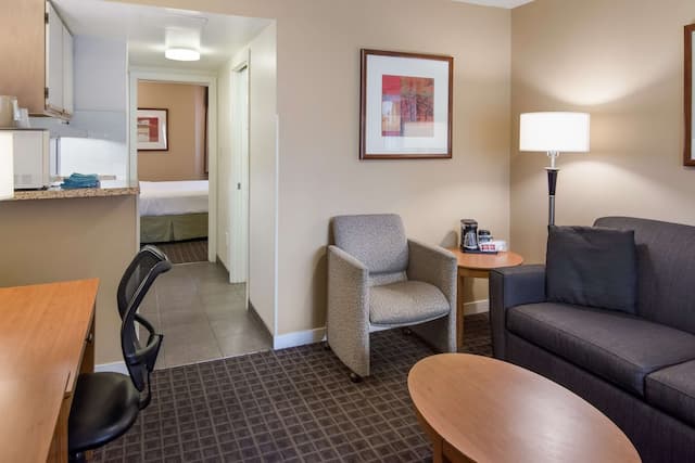 SureStay Hotel by Best Western North Vancouver Capilano-Suite, 1 King Bed with Sofa bed, Non Smoking, Kitchenette (with Sofabed)-2