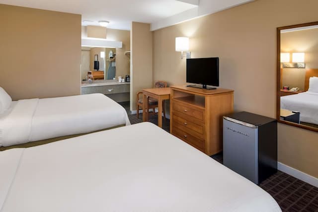 SureStay Hotel by Best Western North Vancouver Capilano-Standard Room, 2 Double Beds, Non Smoking-3