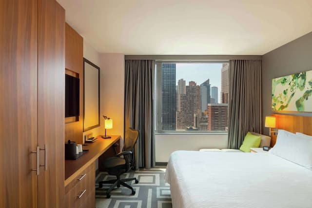 Hilton Garden Inn New York/Central Park South-Midtown West-Junior Suite, 1 King Bed, City View-7