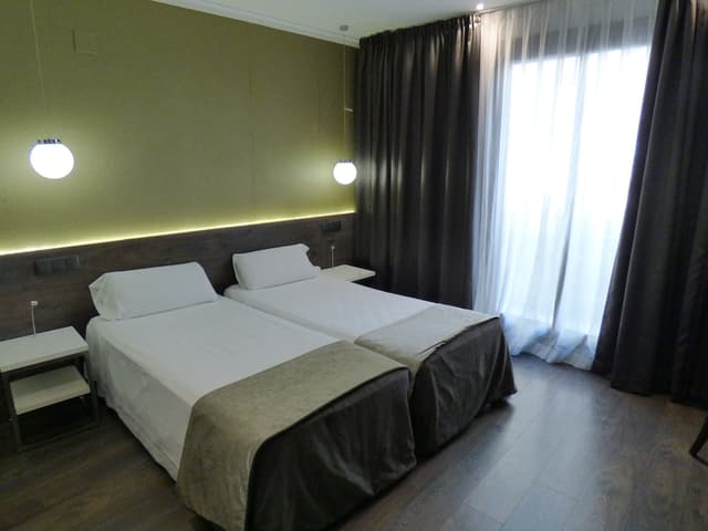 Hotel Moderno Barcelona-全景双床房-11