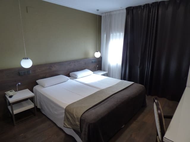 Hotel Moderno Barcelona-全景双床房-10