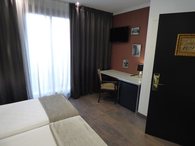 Hotel Moderno Barcelona-全景双床房-15