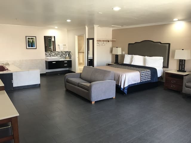 Economy Inn LAX-經濟單人房, 1 張特大雙人床, 熱水浴缸-2