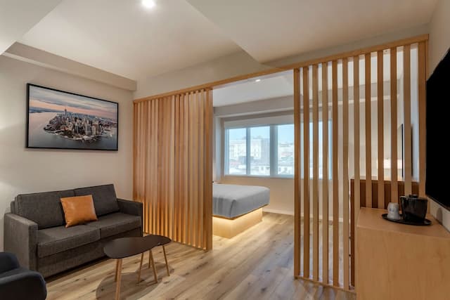 ベストウェスタン プラス ソーホー ホテル-ルーム クイーンベッド 1 台ソファーベッド付き バリアフリー 禁煙 (Bathtub with Sofabed)-1