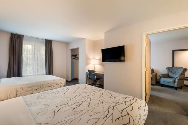 Surestay Plus Hotel By Best Western Seatac Airport-Suite, 2 Queen Beds, Non Smoking, Refrigerator & Microwave (with Sofabed)-2