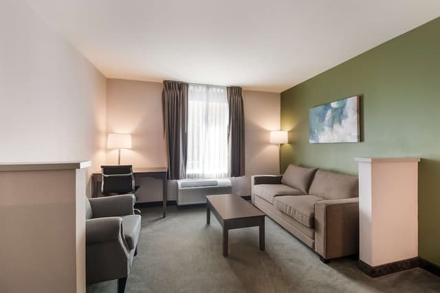 Surestay Plus Hotel By Best Western Seatac Airport-Suite, 2 Queen Beds, Non Smoking, Refrigerator & Microwave (with Sofabed)-4