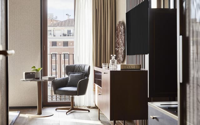 Thompson Madrid, by Hyatt-客房, 1 张特大床, 阳台-1