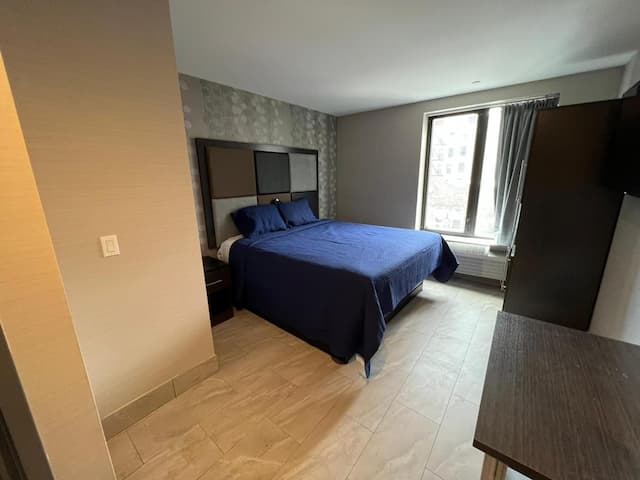 Wheeler Hotel-Deluxe King Smoking-1