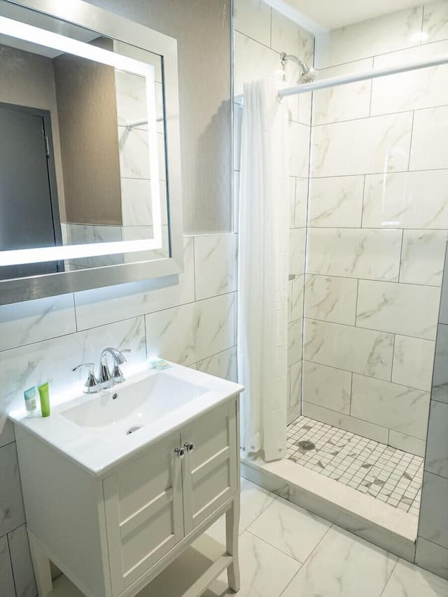 Wheeler Hotel-Deluxe King Smoking-4