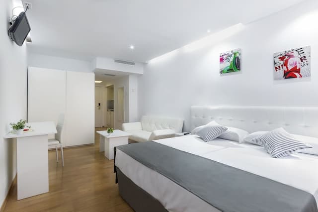 Boutique Urban Madrid Genova-Superior Double Room-1