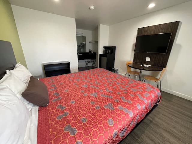 クレアモント ロッジ-ルーム キングベッド 1 台 禁煙-4