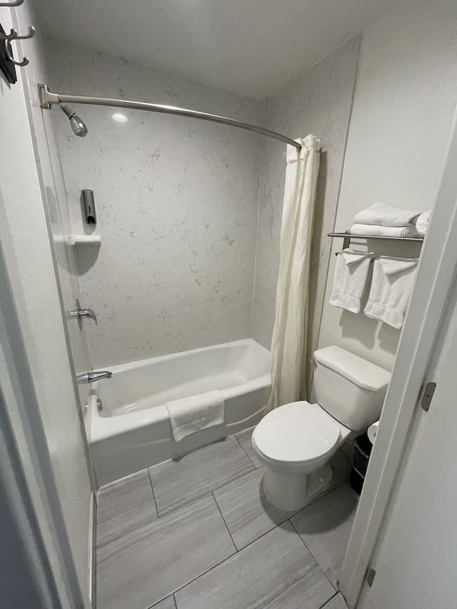 クレアモント ロッジ-ルーム キングベッド 1 台 喫煙可-4