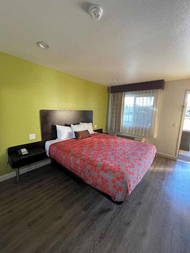 クレアモント ロッジ-ルーム キングベッド 1 台 禁煙-8