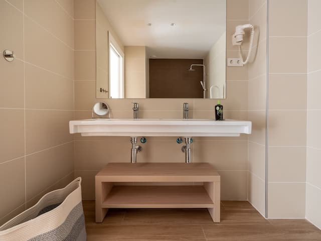 limehome Barcelona-Triple room with Terrace-12