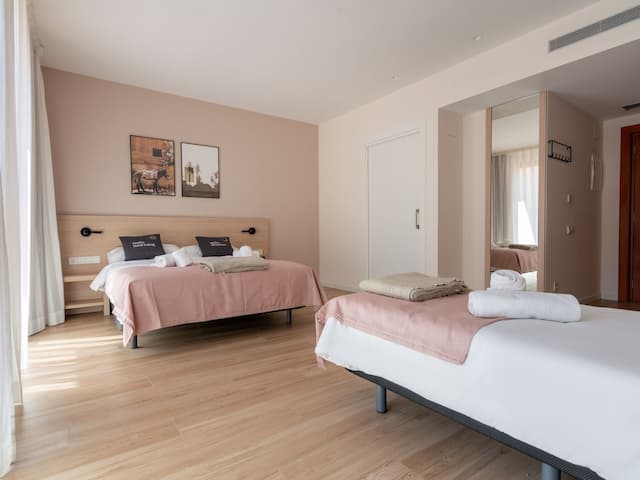 limehome Barcelona-Triple room with Terrace-6