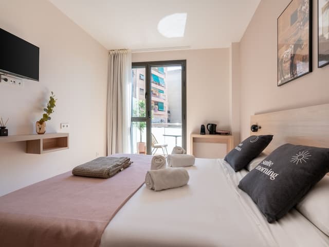 Limehome Barcelona Carrer de Besalú 82-Double Room with Balcony-4