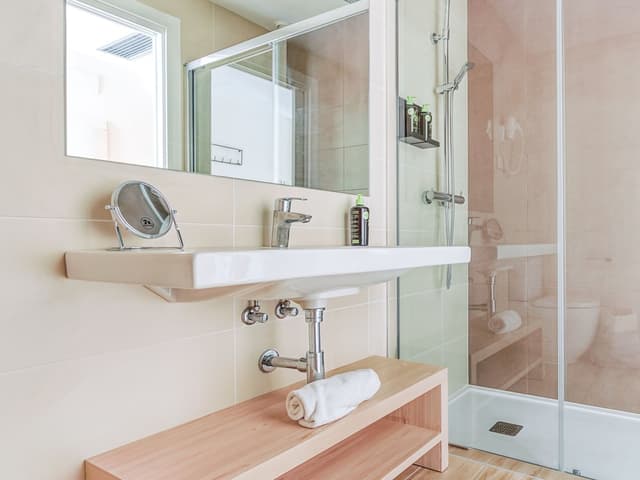 Limehome Barcelona Carrer de Besalú 82-Double Room with Balcony-17