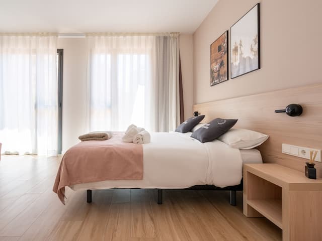 limehome Barcelona-Triple room with Terrace-3