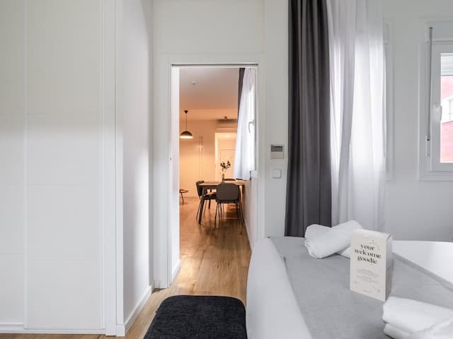 limehome Madrid La Bolsa-One-Bedroom Apartment - disability access-4