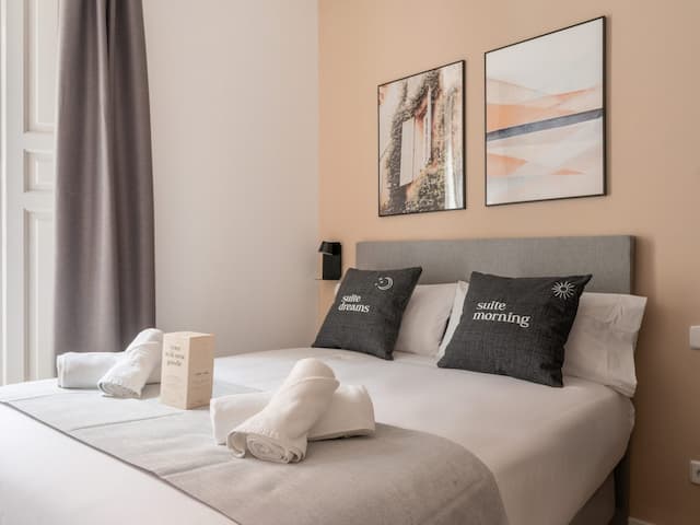 limehome Madrid La Bolsa-Studio Apartment with Balcony-2