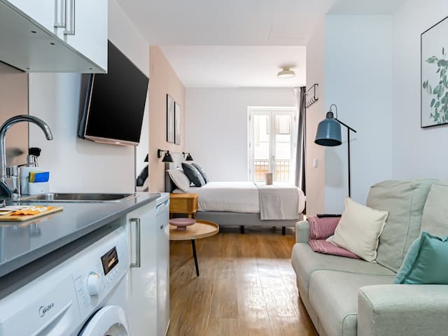 limehome Madrid La Bolsa-Studio Apartment with Balcony-11
