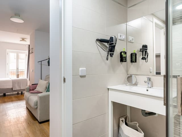 limehome Madrid La Bolsa-Studio Apartment with Balcony-22