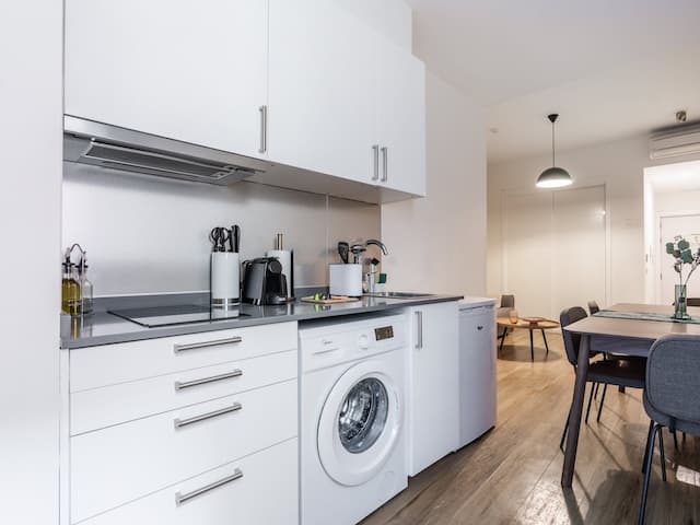 limehome Madrid La Bolsa-One-Bedroom Apartment - disability access-6