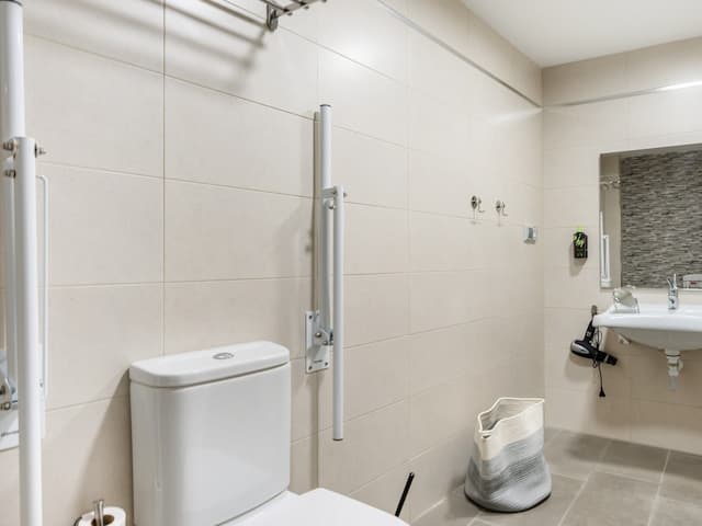 limehome Madrid La Bolsa-One-Bedroom Apartment - disability access-14
